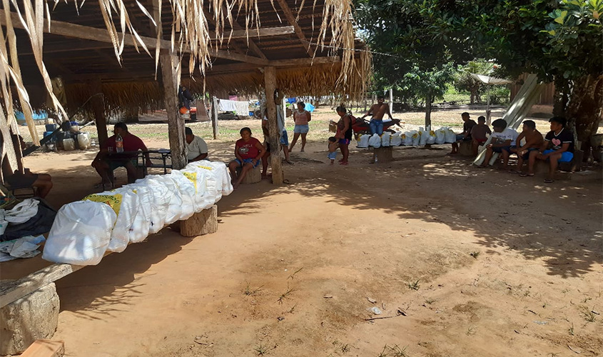 Coordenação Regional da Funai em Cacoal (RO) entrega 430 cestas de alimentos a indígenas