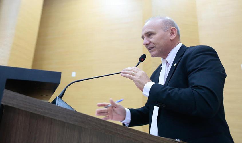 Deputado Ezequiel Neiva pede ao Governo que evite o corte de auxílio e benefícios de servidores públicos