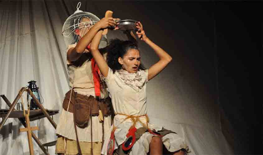 As Nove Luas propõe reflexão sobre abusos de meninas e a lenda do boto na Amazônia; espetáculo será exibido pelo YouTube nesta sexta