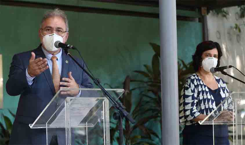 Fiocruz prevê entrega de vacinas com insumo nacional em setembro