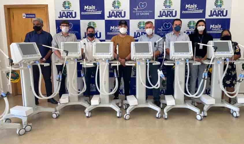Deputado Lucio Mosquini entrega 10 respiradores pulmonar para hospital de Jaru