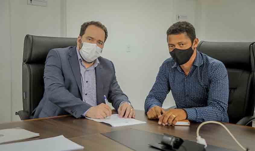 Para Itapuã do Oeste, presidente Alex Redano destina R$ 400 mil para melhorias nas estradas vicinais