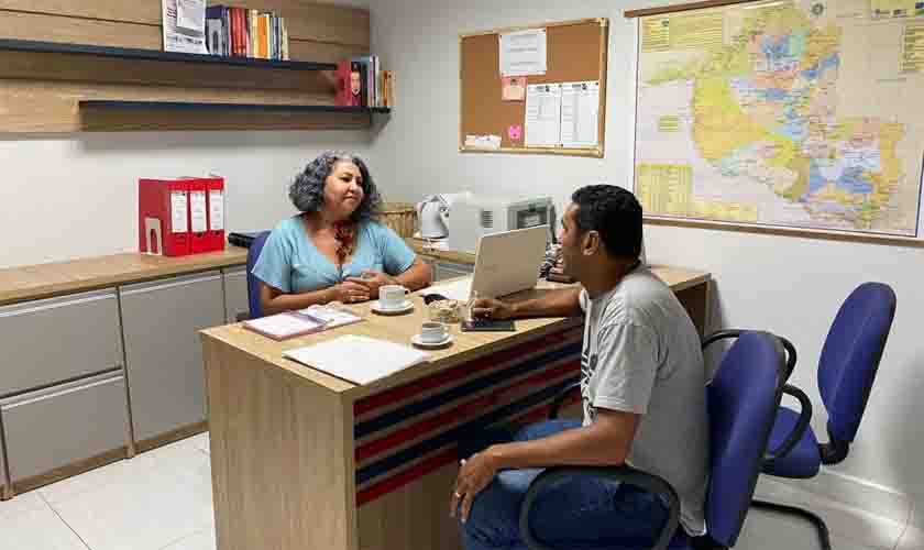 Sindicatos discutem estratégias de luta em favor dos trabalhadores em educação de Candeias
