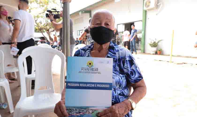 Moradores dos loteamentos Paraíso e Calama recebem títulos definitivos