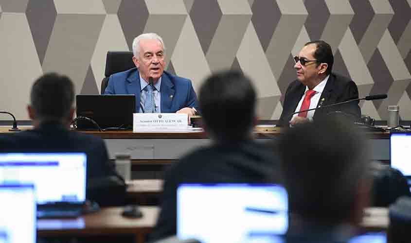 Senadores repercutem proposta que extingue reeleição no Executivo  