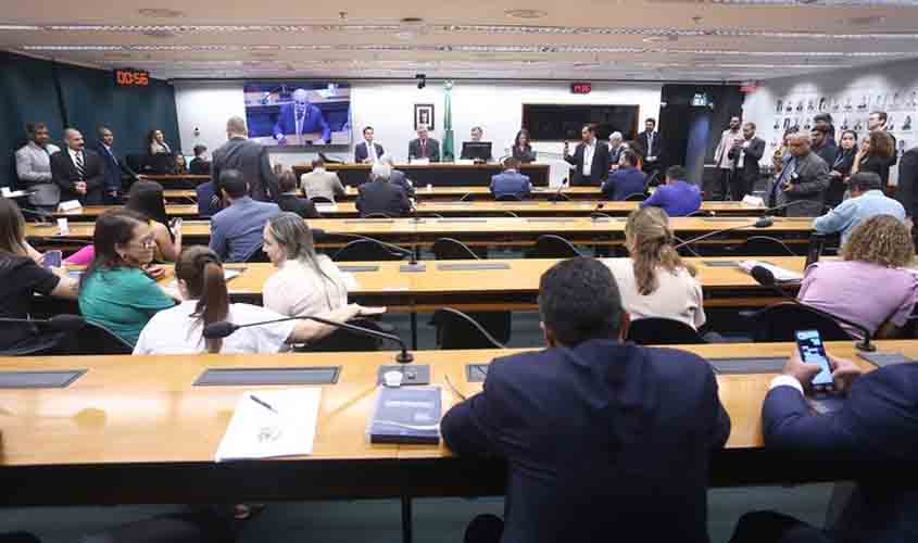 AGU pede à PF e ao MP que investiguem declarações de deputado que pediu a morte do presidente da República