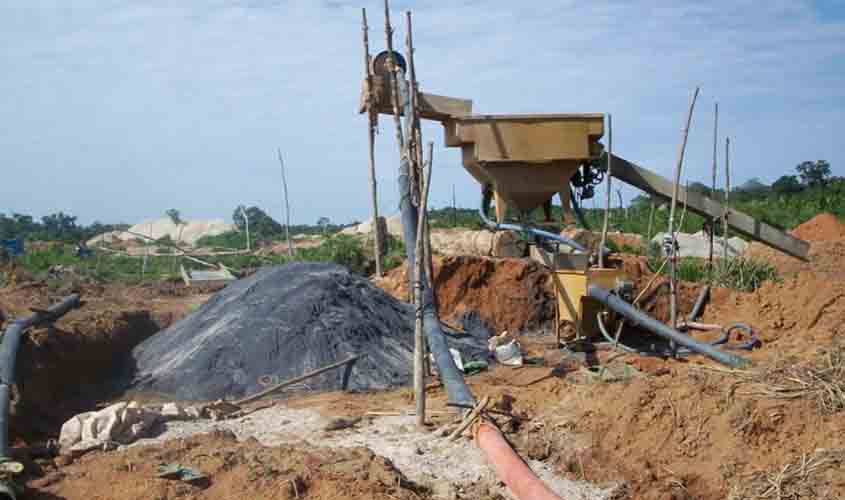 FOTO DO DIA A 'LEI' DO GARIMPO