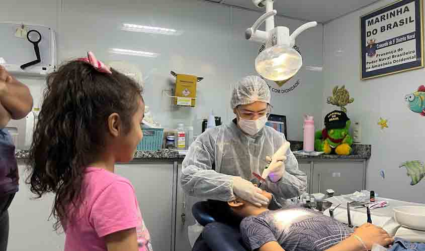 Marinha chega a comunidades ribeirinhas do Rio Madeira para levar serviços de saúde