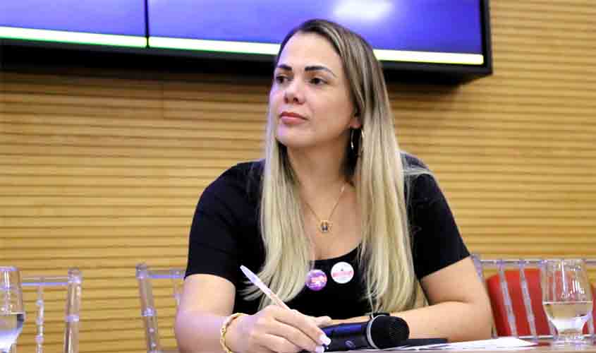 Sessão Solene reconhece atuação no combate ao racismo, por iniciativa da deputada Cláudia de Jesus