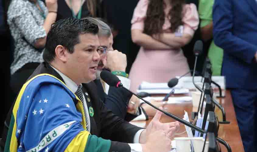 Comissão aprova projeto que proíbe uso de arma de fogo por segurança do presidente da República