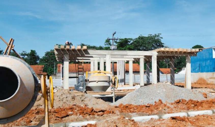 Obras de quadra e praça no Jardim Primavera avançam
