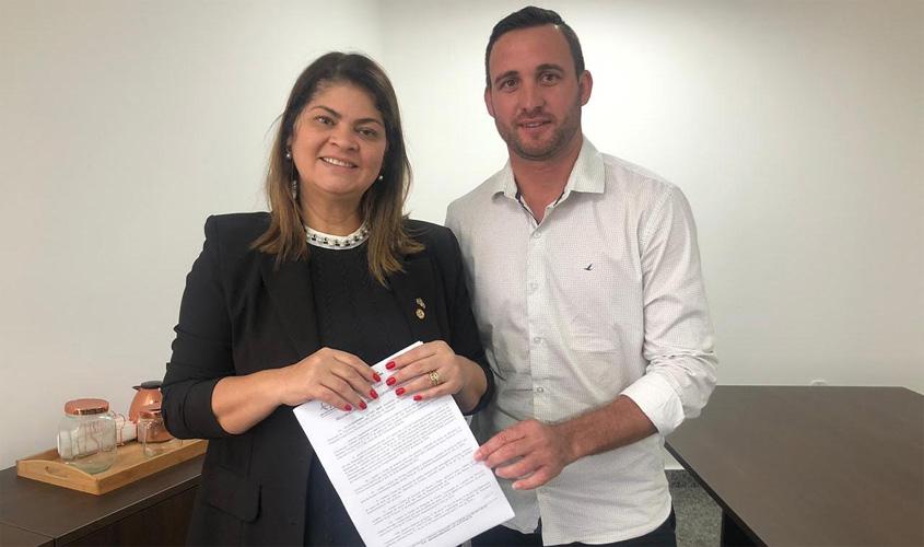 Cássia Muleta destina R$ 200 mil para regularização fundiária em distritos