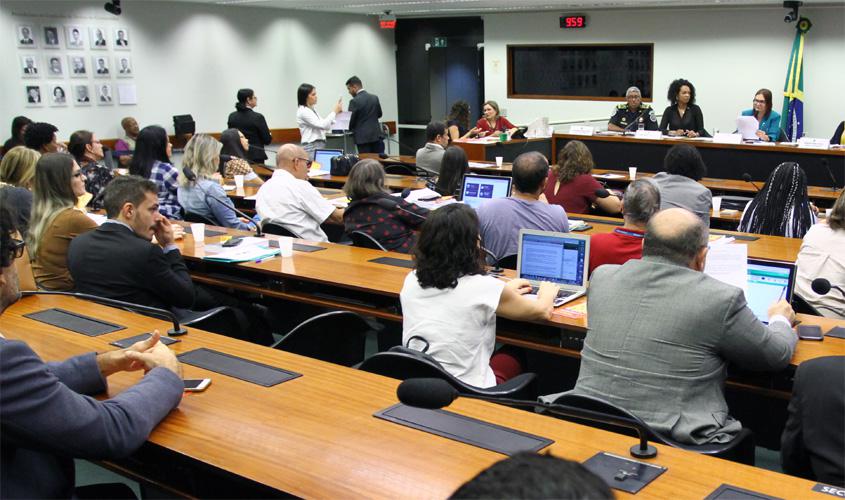 Para professores, escola cívico-militar traz exclusão; militares afirmam que traz disciplina