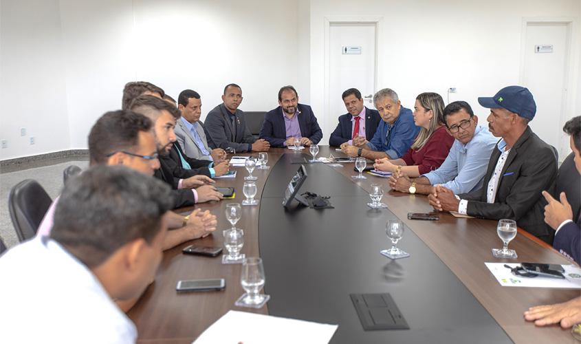 Presidente recebe comitiva de Ji-Paraná para discutir recurso do PAC que garante saneamento básico do município