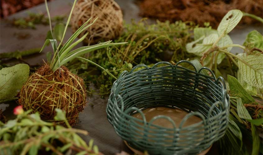 Cras JM realiza oficinas de artesanato no estande Emater-RO da RRSI