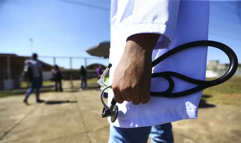 Número de médicos no Brasil deve ultrapassar 1,15 milhão em 2035; distribuição entre as regiões continuará desigual