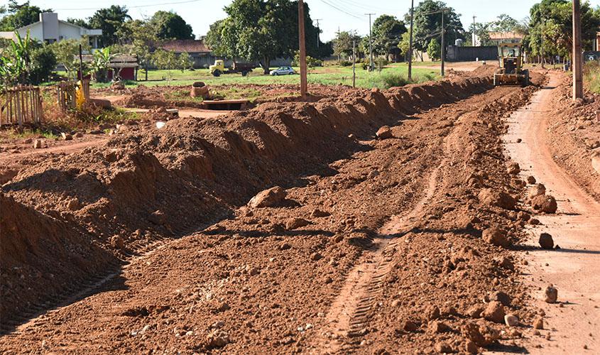 Serviços de drenagem e pavimentação na Avenida Sete de Setembro avançam no Bairro Brizon 