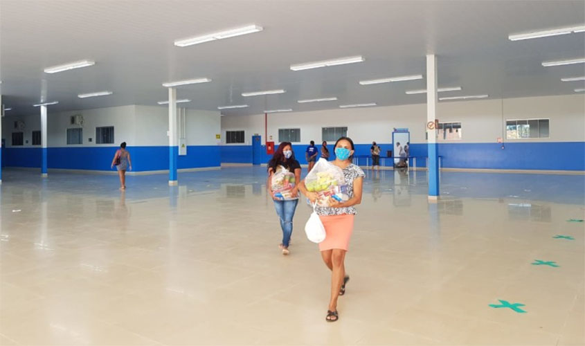 Prefeitura entrega merenda escolar para escolas no Orgulho do Madeira