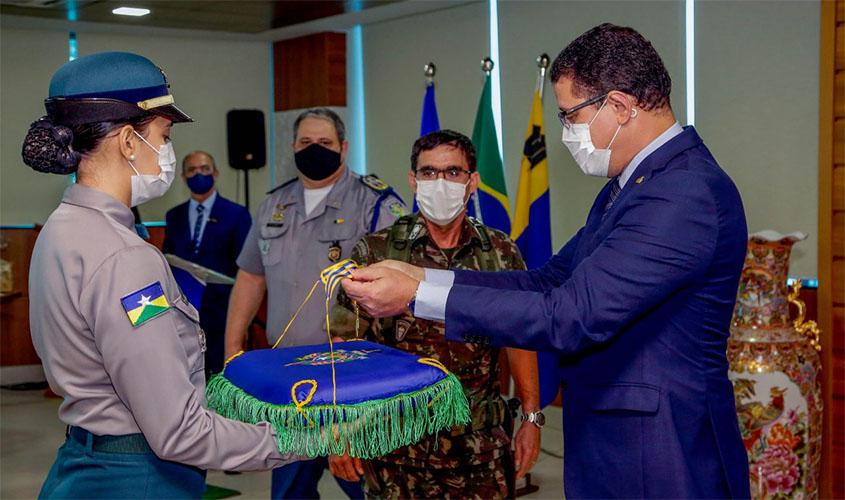 General Theophilo é homenageado com a Medalha Mérito Marechal Rondon e lembra a frase de defesa à Amazônia