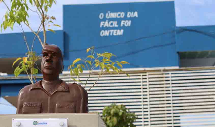 Busto em homenagem a policial militar é descerrado no 5°BPM