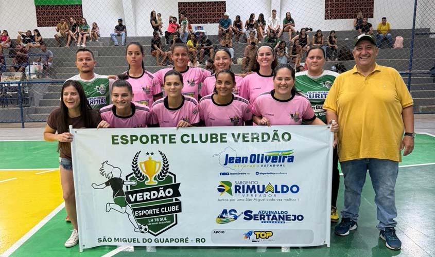 Jean Oliveira celebra conquista do Verdão Feminino