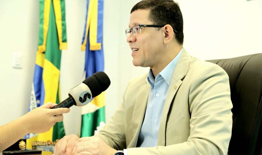 Governador Marcos Rocha consegue prorrogação do prazo da transposição, anuncia festival de tambaqui em Brasília e entrega de equipamentos para fomentar agronegócio no interior