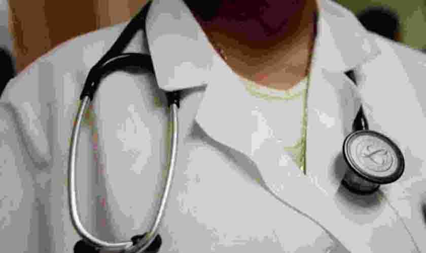 Médico nega agressão e diz que menino de 12 anos o atingiu com soco no rosto, além de ofendê-lo com palavrões