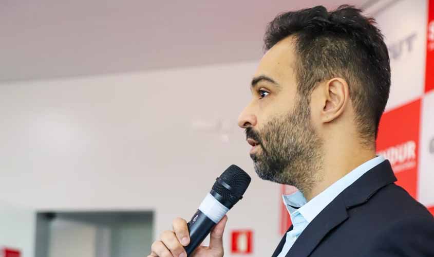 Vinicius Miguel se reúne com representantes do campo democrático para construção de plano de governo