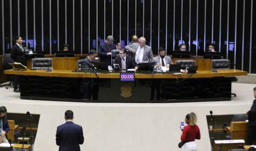 Oposição rebate campanha contra o Congresso nas redes sociais; governistas criticam desigualdade social  