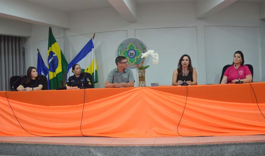 Seminário em alusão à lei Maria da Penha reúne cerca de 200 participantes