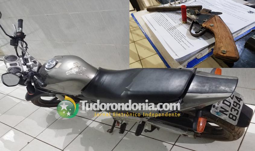 Após intensa fuga em moto, polícia prende dupla armada 
