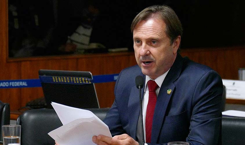 Projetos de relatoria do senador Acir Gurgacz são aprovados na CDH