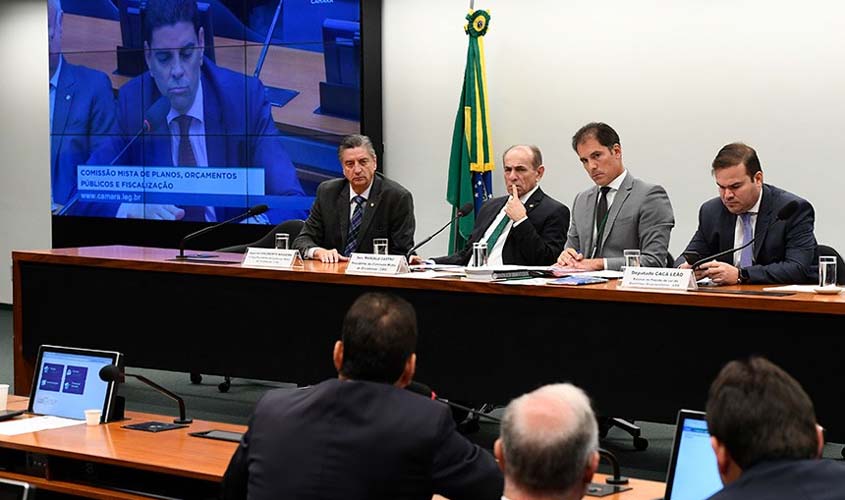 Comissão de Orçamento aprova LDO com salário mínimo de R$ 1.040 em 2020