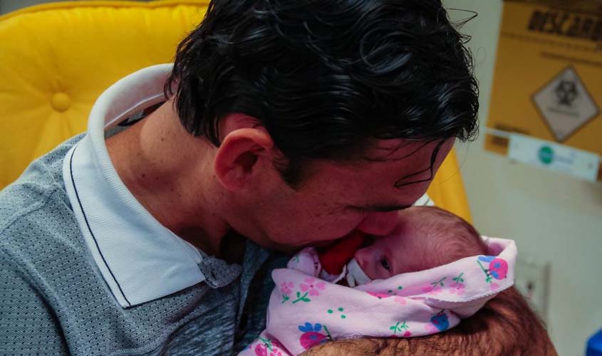 UTI Neonatal do Hospital de Base envolve papais no acompanhamento de bebês internados na unidade