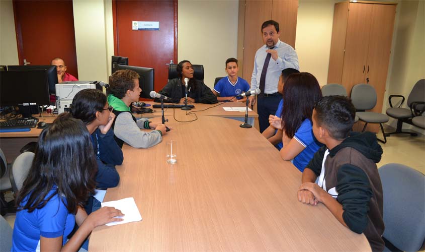 Alunos da Escola São Luiz acompanham audiências na Vara da Fazenda Pública de Porto Velho