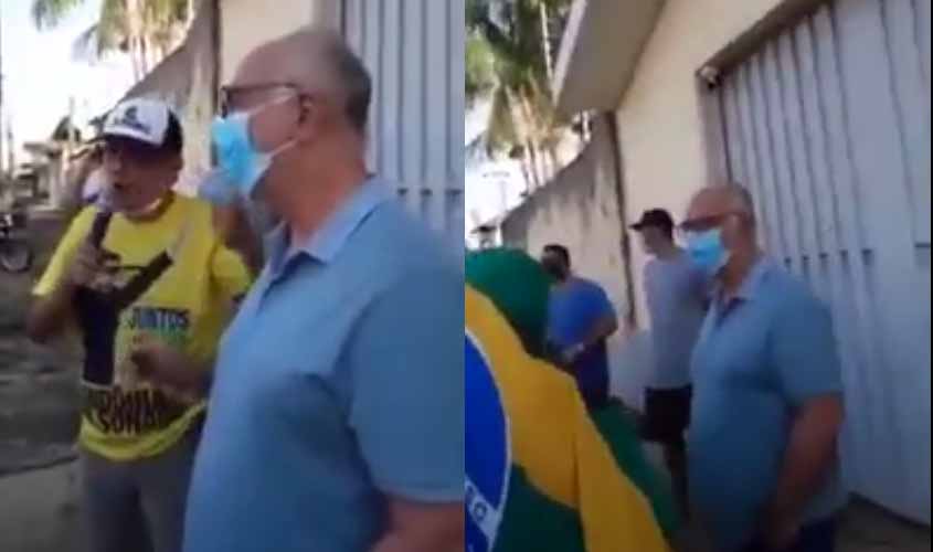 Aos berros, grupo de bolsonaristas tenta intimidar deputados a apoiar voto impresso