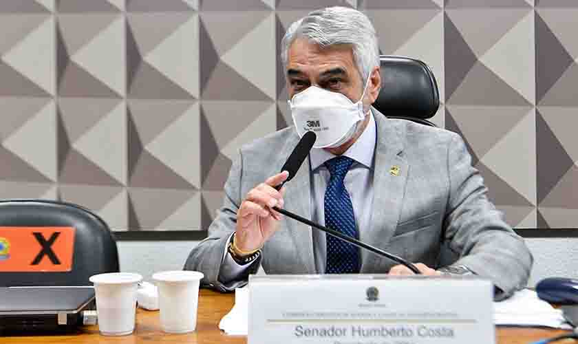 Senadores repudiam desfile militar anunciado por Bolsonaro