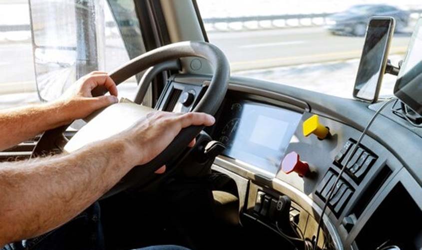 Auxílio caminhoneiro: benefício começa a ser pago nesta terça-feira (9)