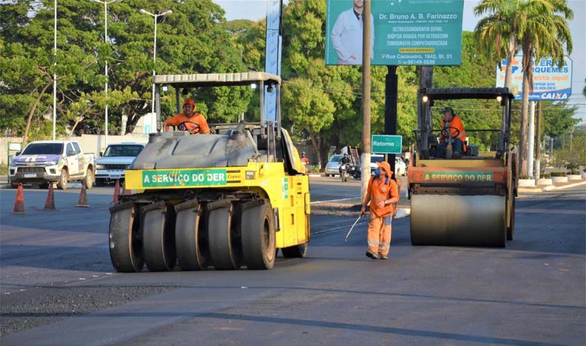 Iniciado recapeamento da Avenida Tancredo Neves