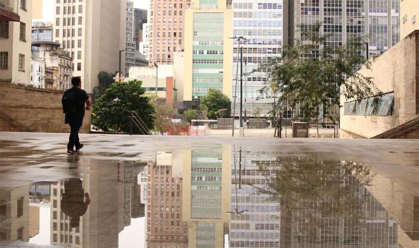 Brasil registra 365 mortes e 30,2 mil casos de covid-19 em 24 horas