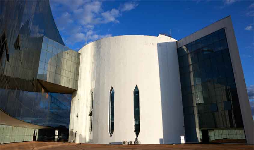 2ª Turma do STF mantém vínculo de emprego entre pastor e Igreja Universal