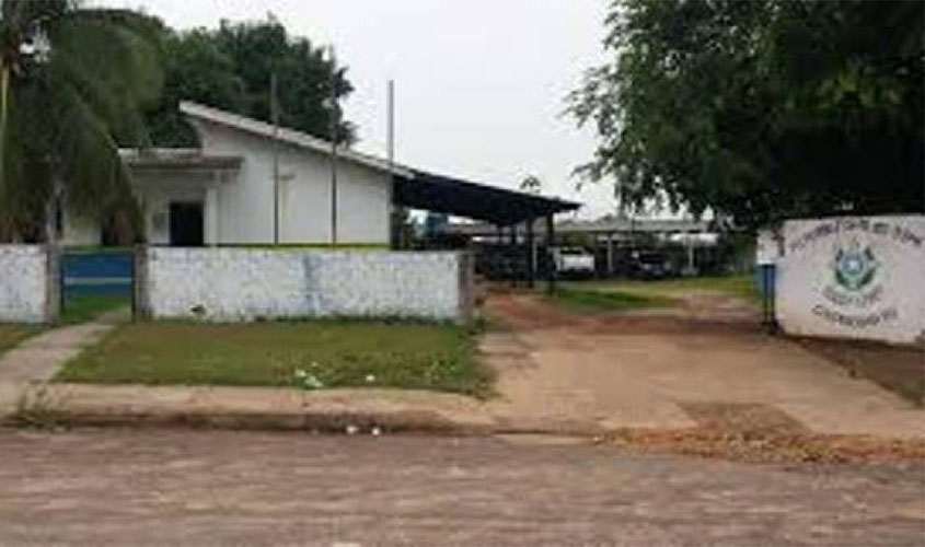 Vaqueiro procura polícia para denunciar furto e acaba preso por posse de arma ilegal