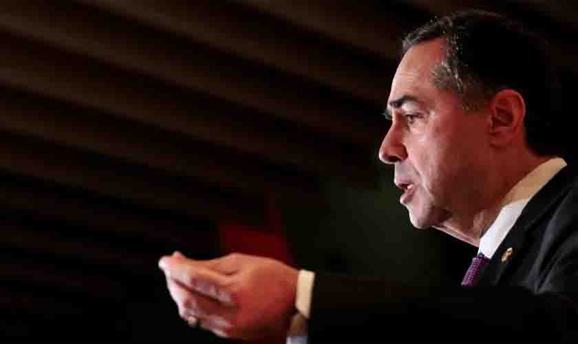 'Conhecereis a mentira e a mentira vos aprisionará', diz Barroso, em recado claro a Bolsonaro