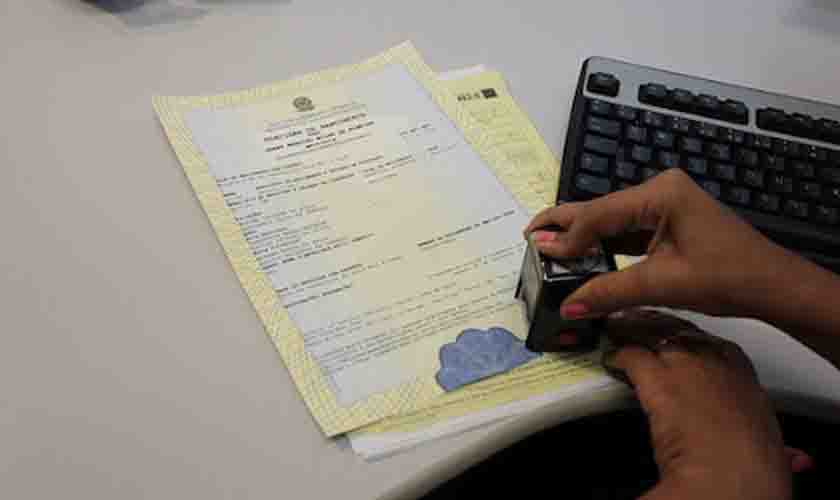 Pessoas interessadas em alterar nome e gênero devem recorrer a cartórios