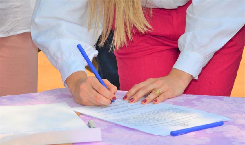 Prefeita assina ordem de serviço para construção do Terminal Rodoviário