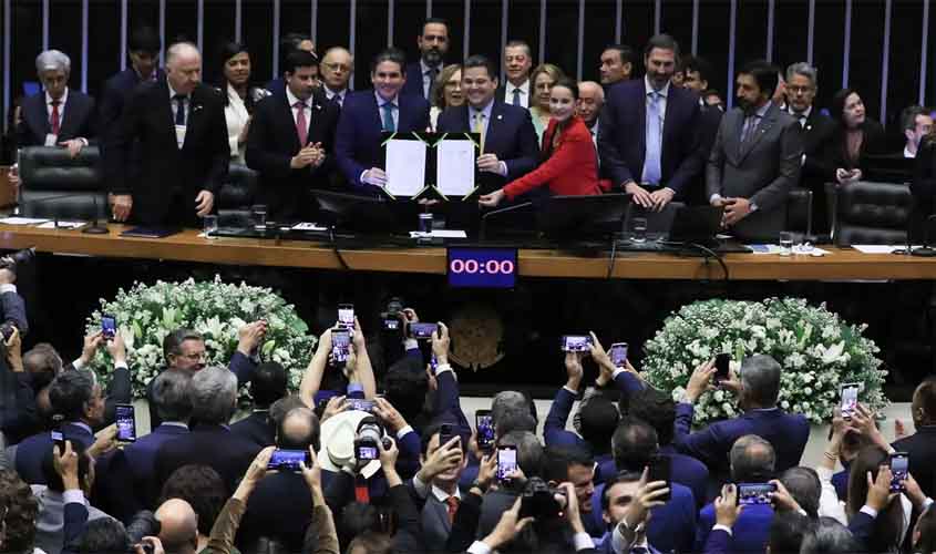 Congresso promulga PEC que muda regras para pagamento dos precatórios