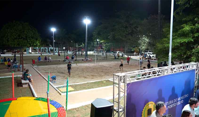 Praça Marise Castiel, no bairro Alphaville, é entregue à comunidade