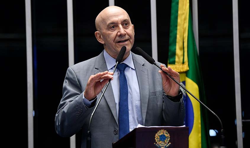 Confúcio Moura defende investimento a longo prazo em educação