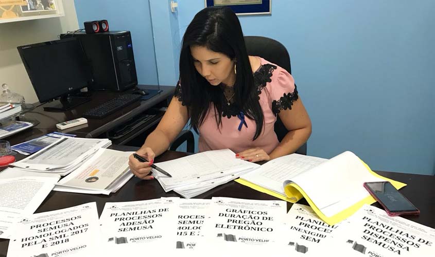 SML envia relatório de licitações de medicamentos à vereadora Cristiane Lopes
