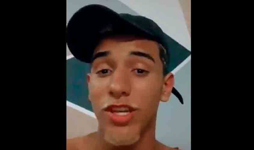 Influenciador digital é acusado de estupro por ex-namorada e confessa o crime: “Várias vezes eu a acordei transando”